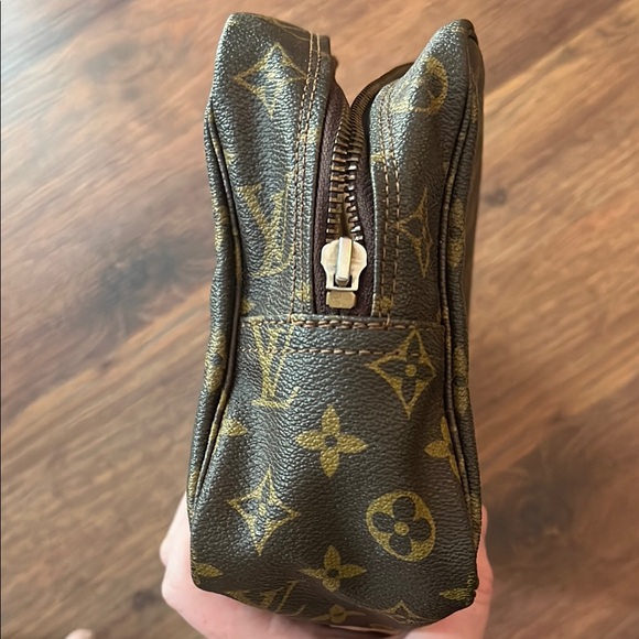 Louis Vuitton L Monogram Cosmetic Pouch - WITH Certificate of Authenticity - Picture 7 of 14